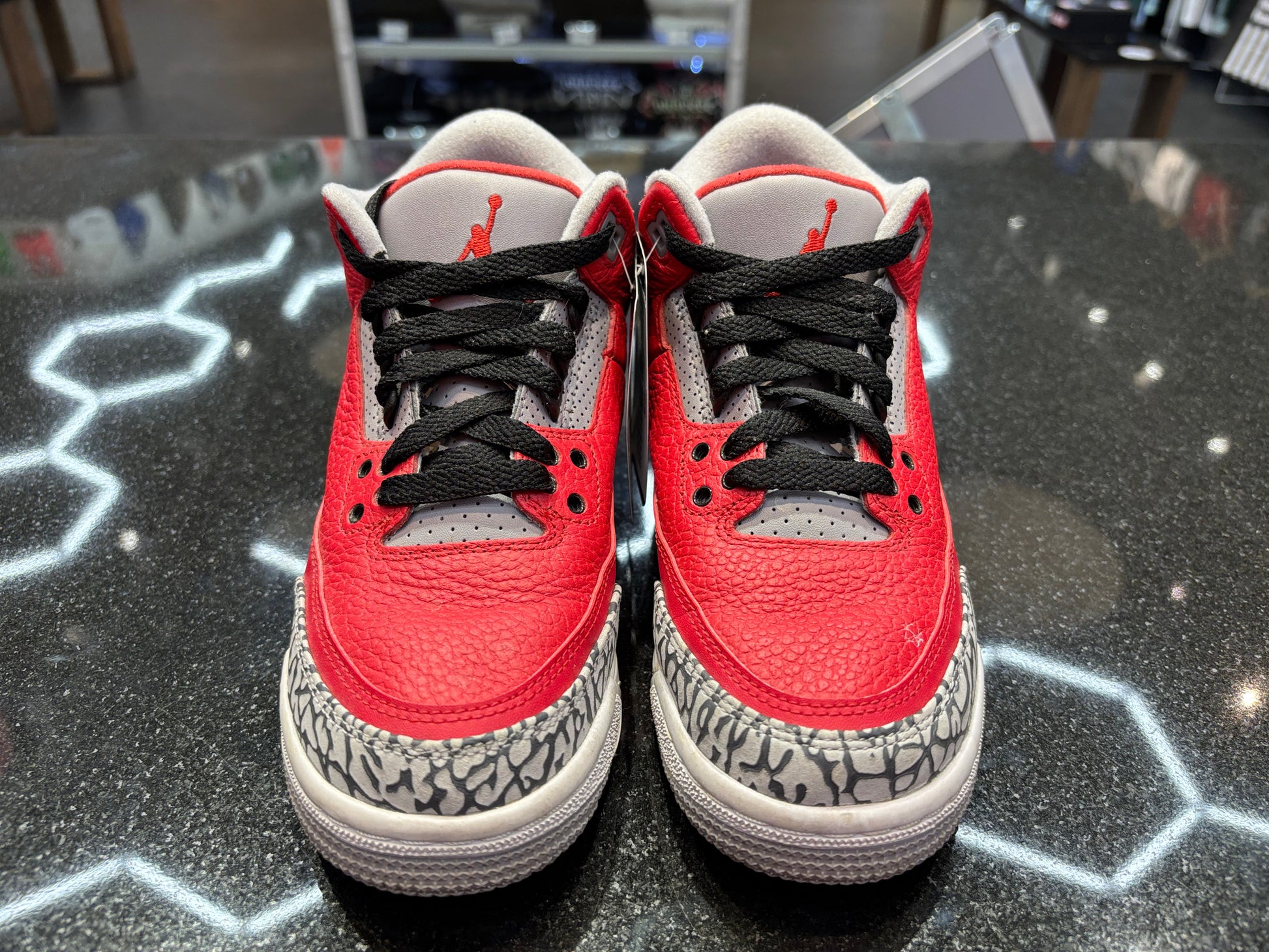 PRE OWNED Air Jordan Retro 3 "Red Cement" GS