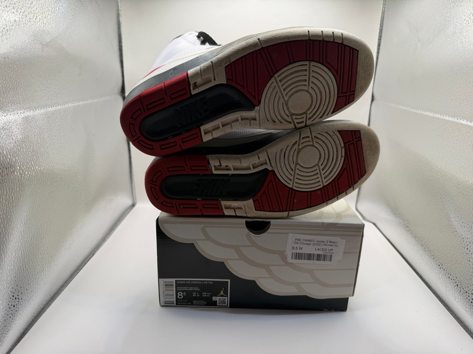 PRE OWNED Jordan 2 Retro OG Chicago (2022) (Women's)